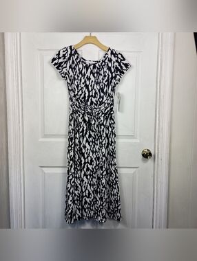 Chelsea Suite Dress 8 Black White Animal Ikat Print Stretch Faux Wrap Midi NWT